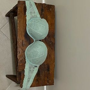 Super sexy teal Victoria’s Secret push-up bra (strapless)